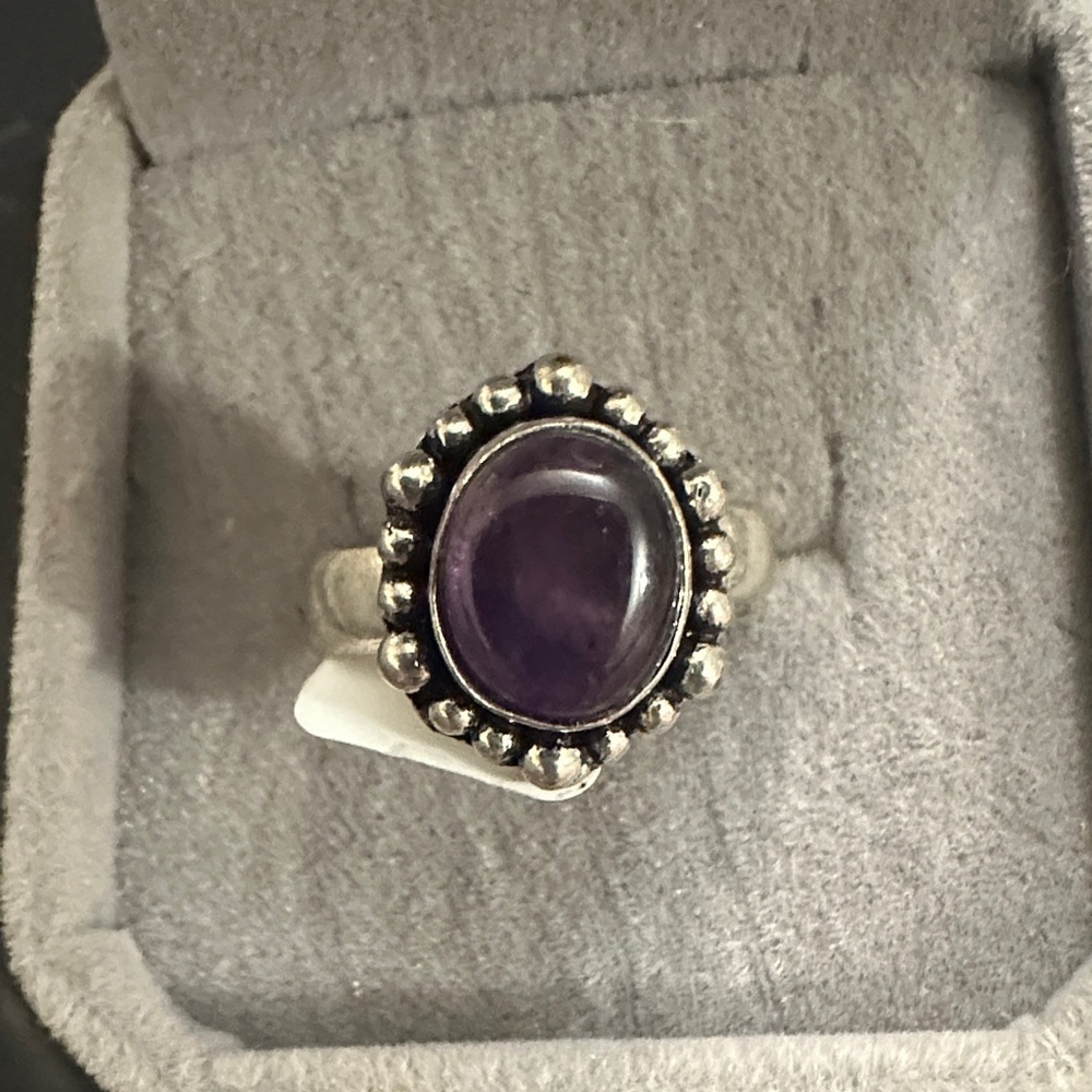 Sterling Silver Amethyst Oval Cocktail Ring - Purple Size 7.5 - Picture 1 of 5